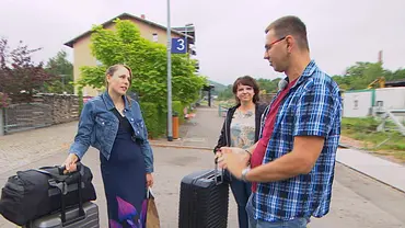 Bauer sucht Frau 2025: Thomas trifft Sandra und Michael am Bahnhof zur Hofwoche - Foto: RTL