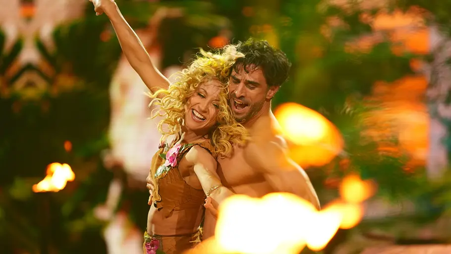 Kathrin Menzinger und Jan Kittmann zeigten eine feurige Samba. Kathrin Mezinger und Jan Kittmann während der Samba auf dem Parkett.