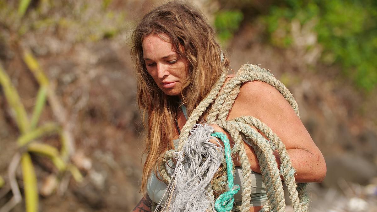 naked survival: castaways