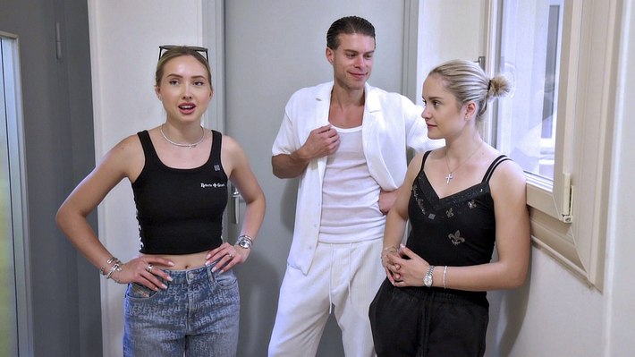 Bei der neuen Folge Davina & Shania - We Love Monaco sehen wir die beiden mit Familienfreund Ozan Yaman beim Umbau von Shanias neuer Wohnung.  - Foto: Media Press