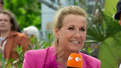 Andrea Kiewel im ZDF-Fernsehgarten - Foto: ZDF und Ralph Orlowski Andrea Kiewel im ZDF-Fernsehgarten - Foto: ZDF und Ralph Orlowski