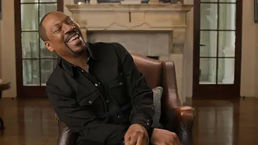 Eddie Murphy lachend, während eines Inteviews - Foto: IMAGO / ZUMA Press
