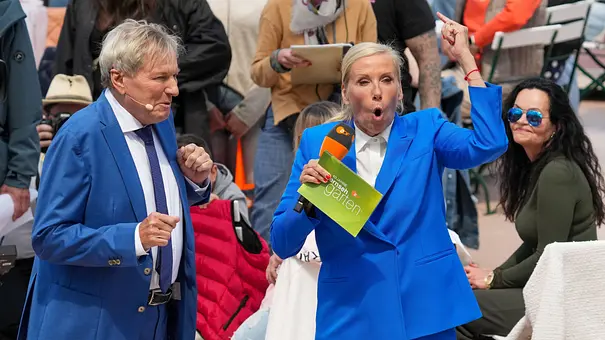 Bernhard Brink und Andrea (Kiwi) Kiewel im ZDF-fernsehgarten. - Foto: IMAGO / BOBO Bernhard Brink und Andrea (Kiwi) Kiewel im ZDF-fernsehgarten. - Foto: IMAGO / BOBO