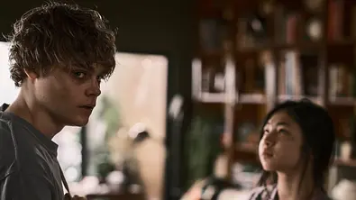 Billy Barratt und Sora Wong in einem Szenenbild zu BRING HER BACK - Foto: Sony Pictures