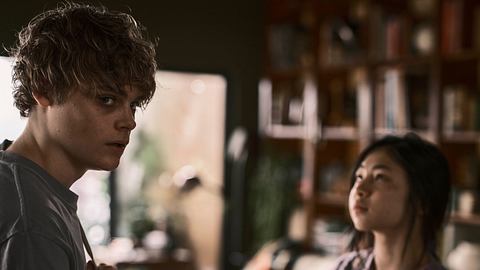 Billy Barratt und Sora Wong in einem Szenenbild zu BRING HER BACK - Foto: Sony Pictures
