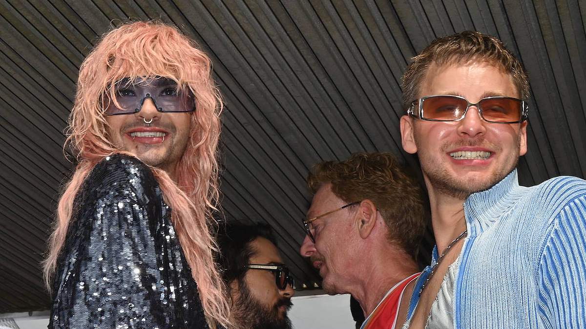 Bill Kaulitz und Timmi Trinks Bill Kaulitz und Schauspieler Timmi Trinks grinsen während des Christopher Street Days (CSD) in Köln in die Kamera