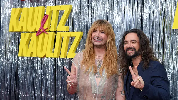 Bill und Tom Kaulitz grinsen in die Kamera. - Foto: Imago/Gartner Bill und Tom Kaulitz grinsen in die Kamera. - Foto: Imago/Gartner