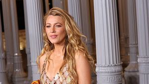 Blake Lively bei einer Gala im Glitzerkleid - Foto: IMAGO / Cover-Images