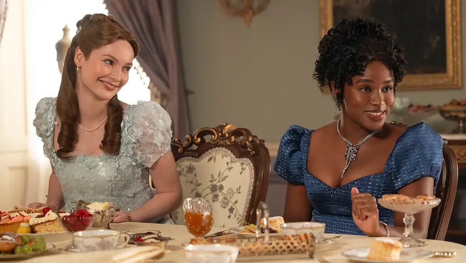 Hannah Dodd als Francesca Bridgerton und Masali Baduza als Michaela Staffel 4 von „Bridgerton“. 