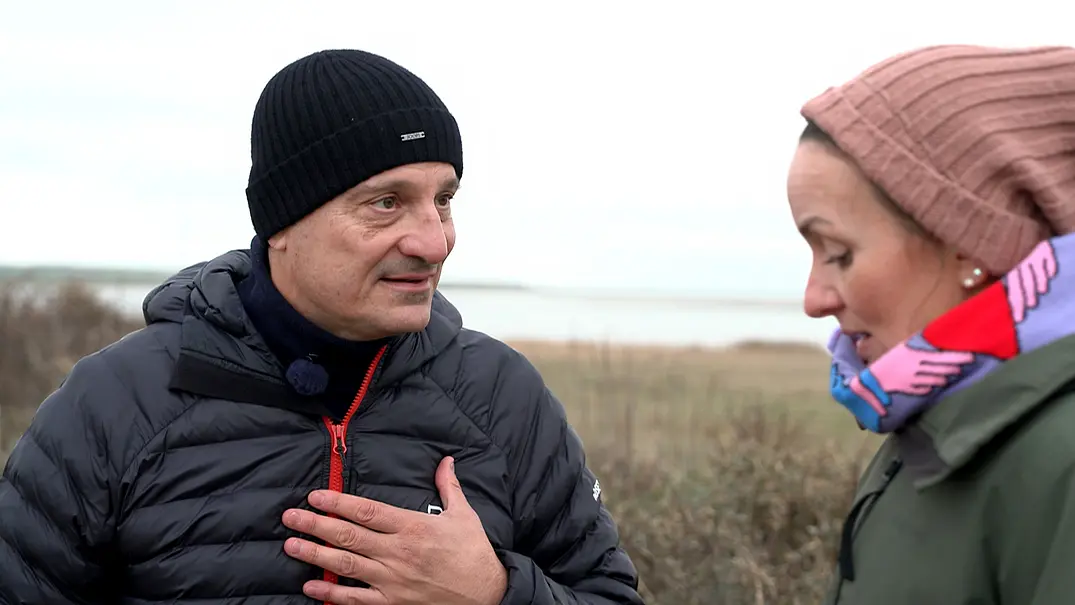 Ron und Nadine im Gespräch bei Bauer sucht Frau International - Foto: RTL
