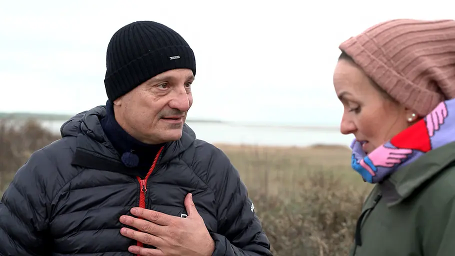 Ron und Nadine im Gespräch bei Bauer sucht Frau International - Foto: RTL