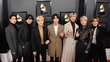 Jungkook, V, Suga, Jin, RM, Jimin und J-Hope von BTS bei den Grammys auf dem Red Carpet - Foto: IMAGO / UPI Photo Jungkook, V, Suga, Jin, RM, Jimin und J-Hope von BTS bei den Grammys auf dem Red Carpet - Foto: IMAGO / UPI Photo