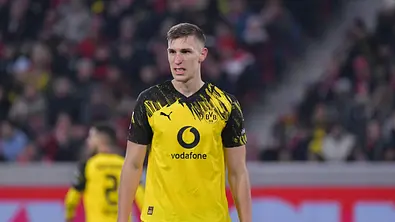Nico Schlotterbeck ärgert sich beim Auswärtsspiel von Borussia Dortmund - Foto: IMAGO / Jan Huebner