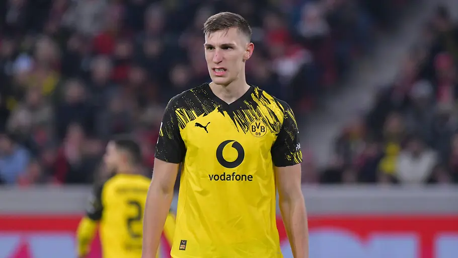 Nico Schlotterbeck bei Borussia Dortmund Nico Schlotterbeck ärgert sich beim Auswärtsspiel von Borussia Dortmund