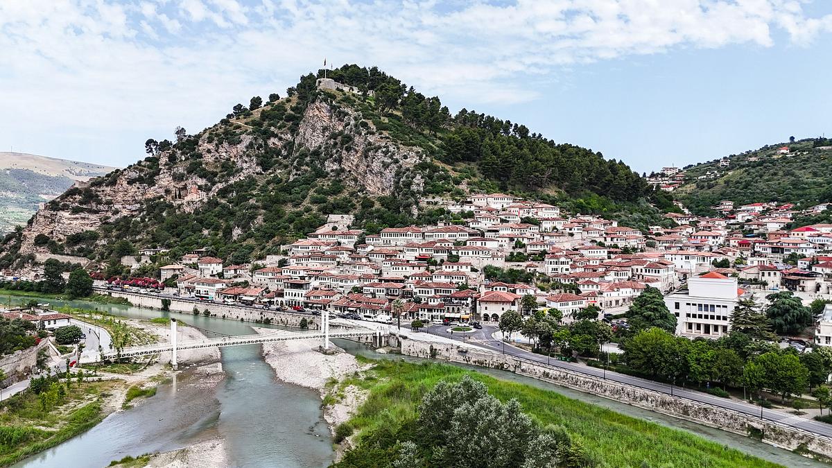 roadtrip durch albanien - tirana, riviera und albanische alpen mit sarazar