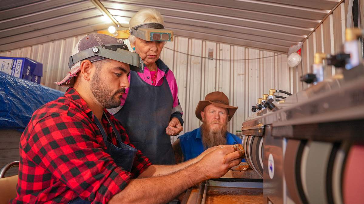 Opal Hunters: Red Dirt Road Trip opal hunters: red dirt road trip