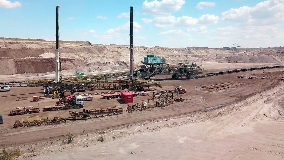 stahl-gigant auf reisen - schwertransport mit hindernissen