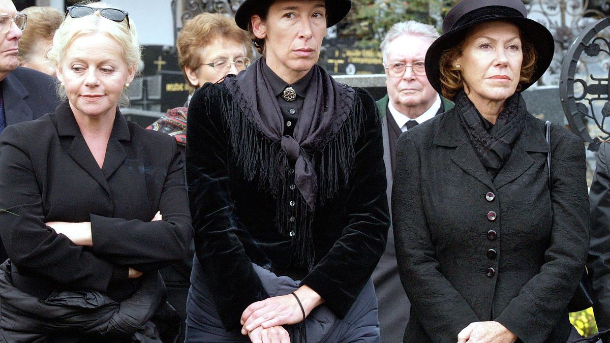 vier frauen und ein todesfall