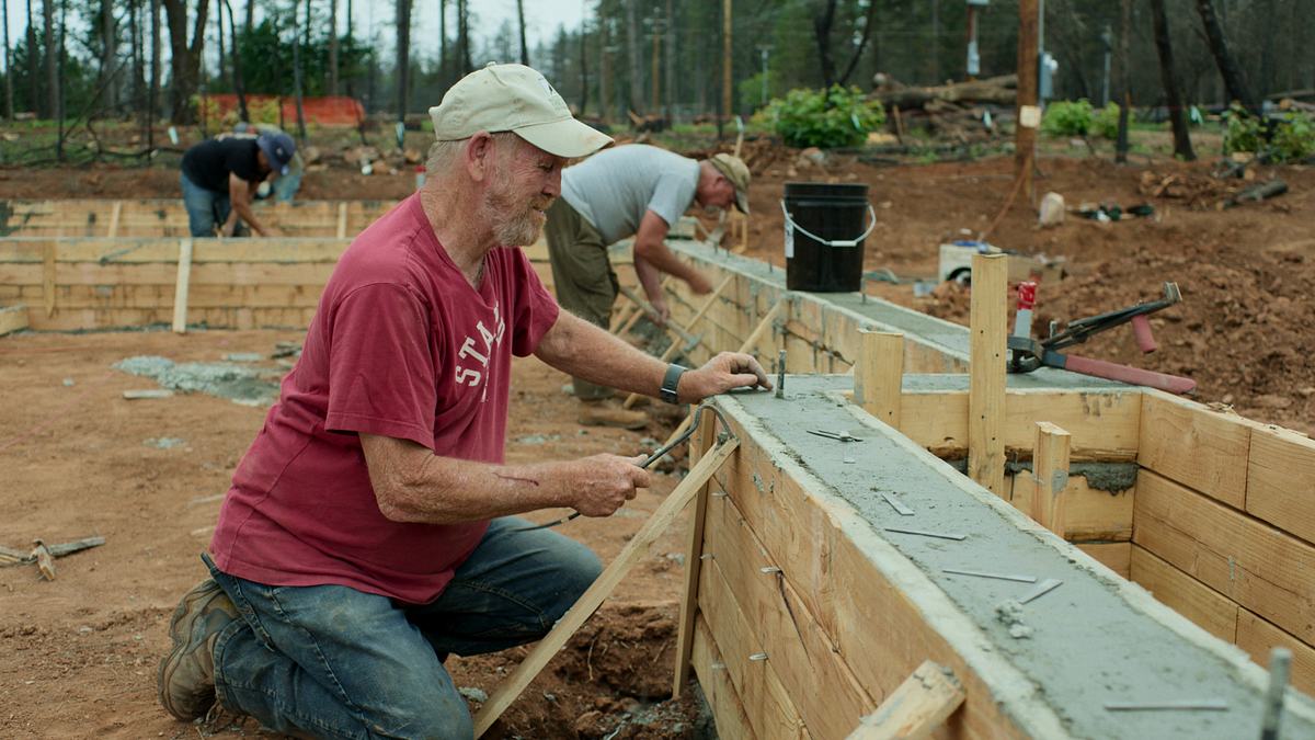 Rebuilding Paradise - Eine Stadt hält zusammen rebuilding paradise - eine stadt hält zusammen