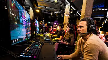 Milo Ventimiglia spielt COD - Foto: Activision Blizzard UK Milo Ventimiglia spielt COD - Foto: Activision Blizzard UK
