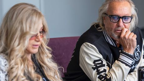 Carmen und Robert Geiss bei einem Businesstermin. - Foto: IMAGO / Smith