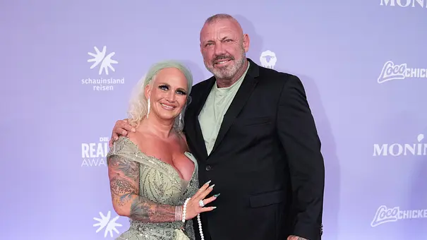 Andreas und Caro Robens auf dem roten Teppich - Foto: IMAGO / BOBO Andreas und Caro Robens auf dem roten Teppich - Foto: IMAGO / BOBO