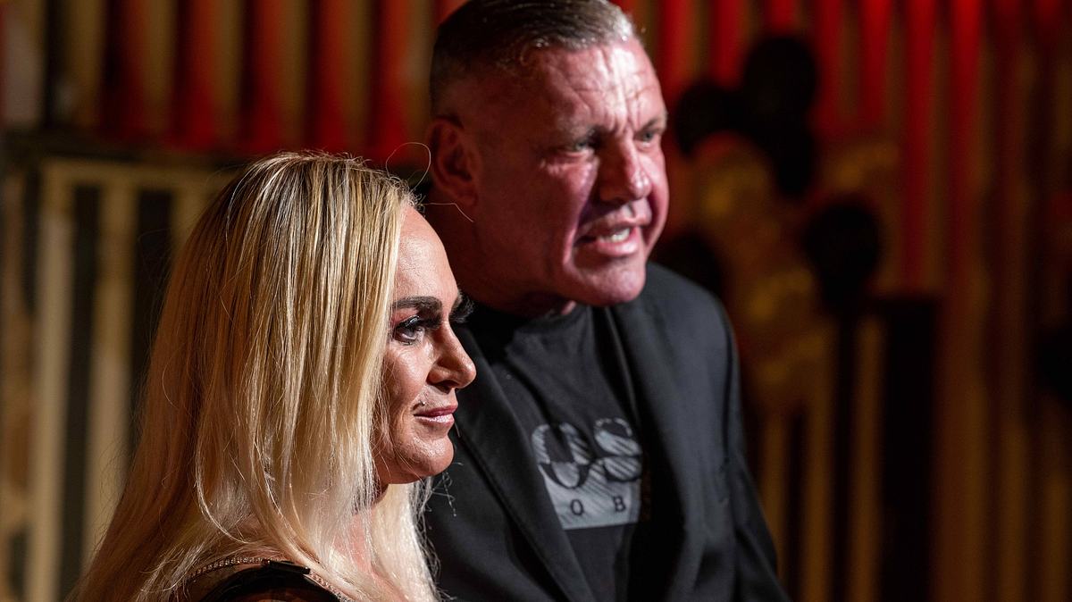 Caro und Andreas Robens Caro und Andreas Robens schauen in die Ferne