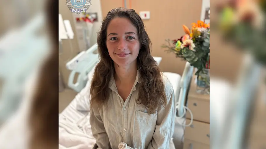 Carolina Wilga Carolina Wilga sitzt in einem Krankenhausbett und lächelt in die Kamera.