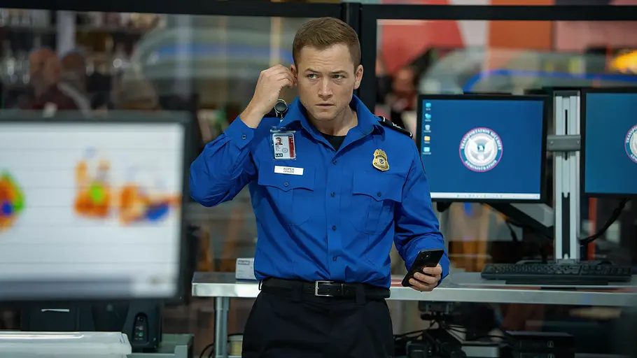 Taron Egerton in „Carry-On“.