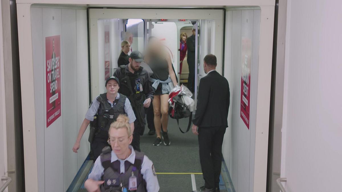 inside sydney airport: alltag am mega-flughafen