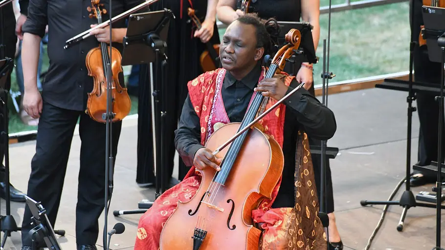 Abel Selaocoe beim Rheingau Musik Festival 2025 abel selaocoe beim rheingau musik festival 2025