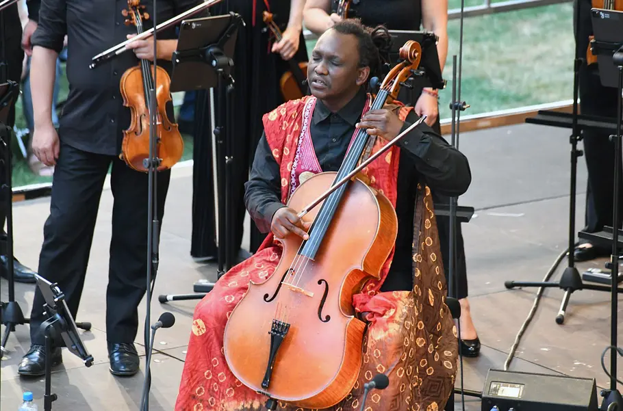 Abel Selaocoe beim Rheingau Musik Festival 2025 abel selaocoe beim rheingau musik festival 2025
