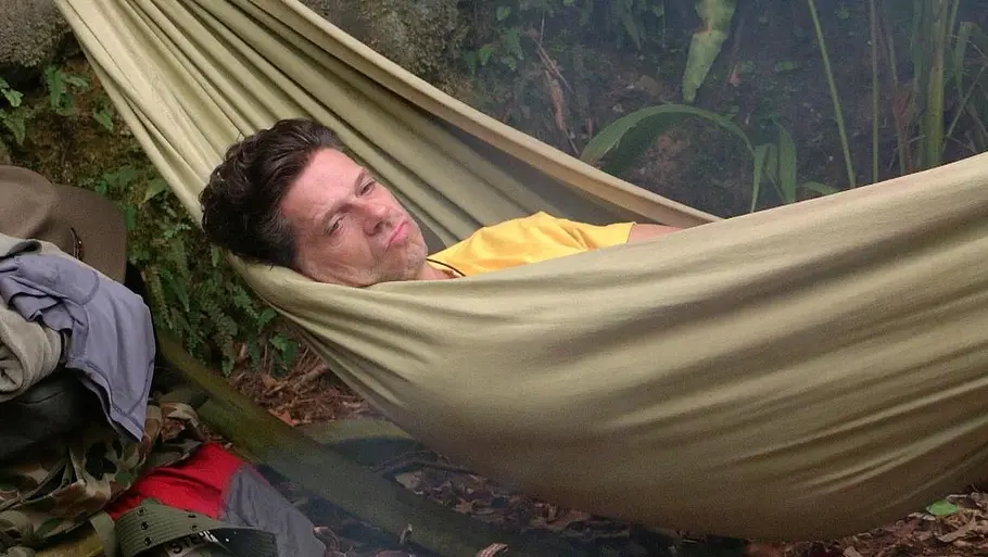 Stephen Dürr in der Hängematte im Dschungelcamp