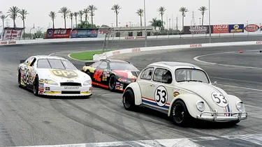 herbie fully loaded - ein käfer startet durch - Foto: Media Press / Veroeffentlichung fuer Pressezwecke honorarfrei ausschliesslich im Zusammenhang mit oben genannter Sendung des ORF bei Urhebernennung. Foto:ORF/-. Andere Verwendung honorarpflichtig und nur nach schriftlicher Genehmigung der Abteilung ORF/GOEK-Photographie. Copyright:ORF-PHOTOGRAPHIE, Wuerzburggasse 30, A-1136 Wien, Tel. +43-(0)1-87878-14383. herbie fully loaded - ein käfer startet durch - Foto: Media Press / Veroeffentlichung fuer Pressezwecke honorarfrei ausschliesslich im Zusammenhang mit oben genannter Sendung des ORF bei Urhebernennung. Foto:ORF/-. Andere Verwendung honorarpflichtig und nur nach schriftlicher Genehmigung der Abteilung ORF/GOEK-Photographie. Copyright:ORF-PHOTOGRAPHIE, Wuerzburggasse 30, A-1136 Wien, Tel. +43-(0)1-87878-14383.