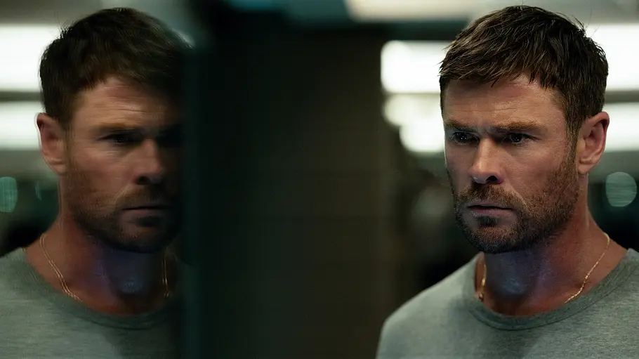 Chris Hemsworth in Crime 101