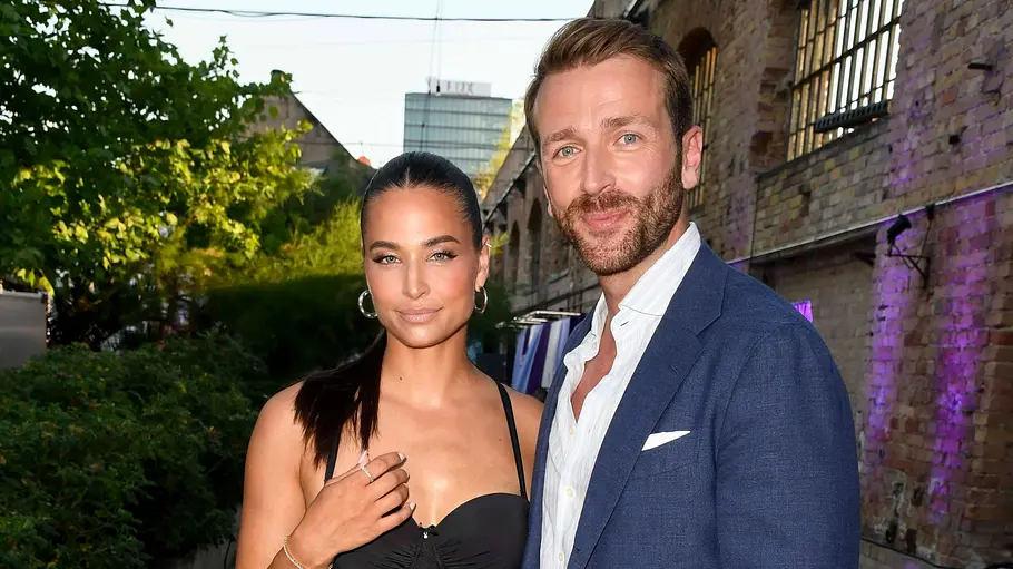 Amira Aly und Christian Düren posieren zusammen