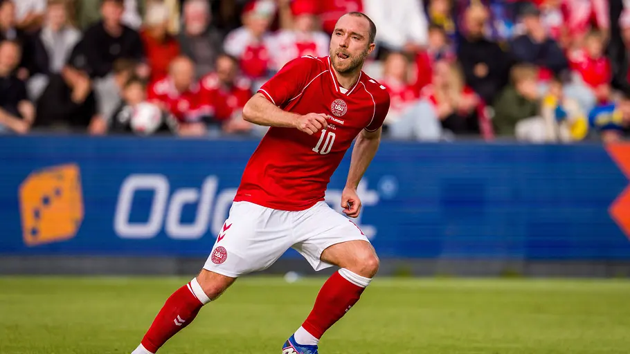 Christian Eriksen erneut auf Spielfeld zusammengebrochen: Jetzt gibt es ein Gesundheitsupdate Christian Eriksen bei dem Spiel Dänemark-Ukraine im Odense Stadion in Odense