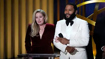 Christina Applegate und Anthony Anderson bei den Emmys im Jahr 2024. - Foto: IMAGO / Imagn Images