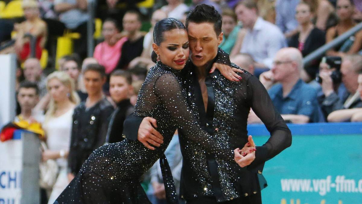 Christina Hänni und Evgeny Vinokurov tanzten früher gemeinsam durchs Leben. Christina Hänni und Evgeny Vinokurov gemeinsam auf dem Tanzparkett 2016. Damals waren sie privat und tänzerisch ein Paar