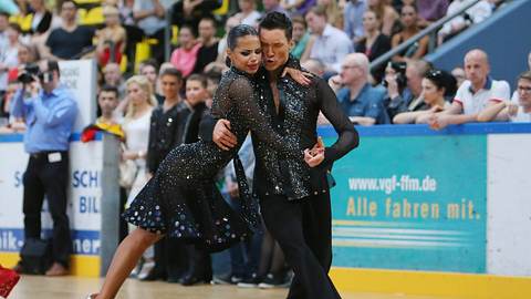 Christina Hänni und Evgeny Vinokurov gemeinsam auf dem Tanzparkett 2016. Damals waren sie privat und tänzerisch ein Paar - Foto: IMAGO / Eibner