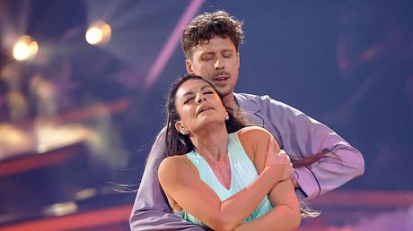 Christine Neubauer steht mit Valentin Lusin auf der Lets Dance-Bühne - etwas, das sich nun wiederholen könnte - Foto:  IMAGO / Panama Pictures