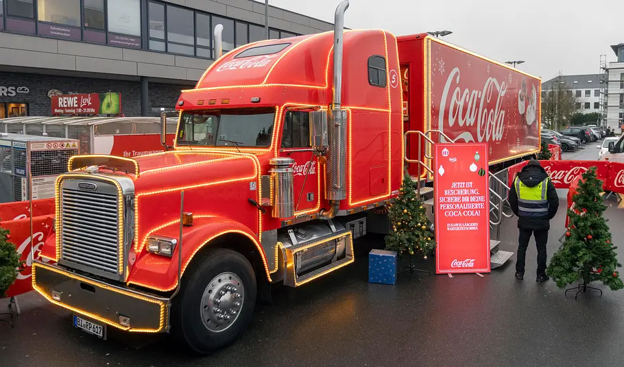 Coca Cola Weihnachtstrucks Der COCA-COLA-Weihnachtstruck macht am Dienstag, dem 25. November Halt vor der REWE