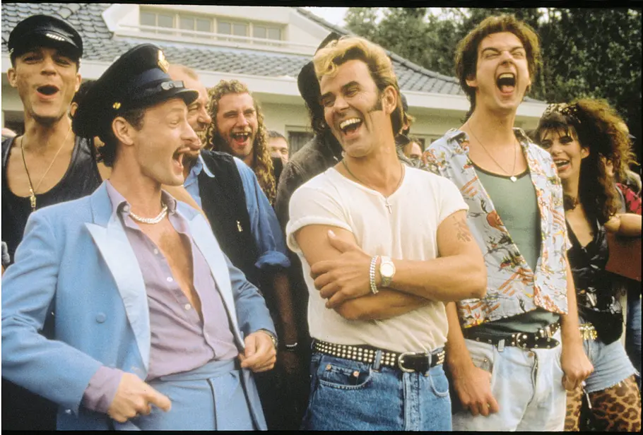 Klaus (Stefan de Walle, l), Johnnie Flodder (Coen van Vrijberghe de Coningh) in „Eine Familie Zum Knutschen – Flodder Forever“ (1995).