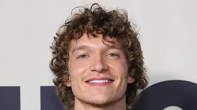 Connor Storrie bei einem Red-Carpet-Event. - Foto:  IMAGO / Cover-Images