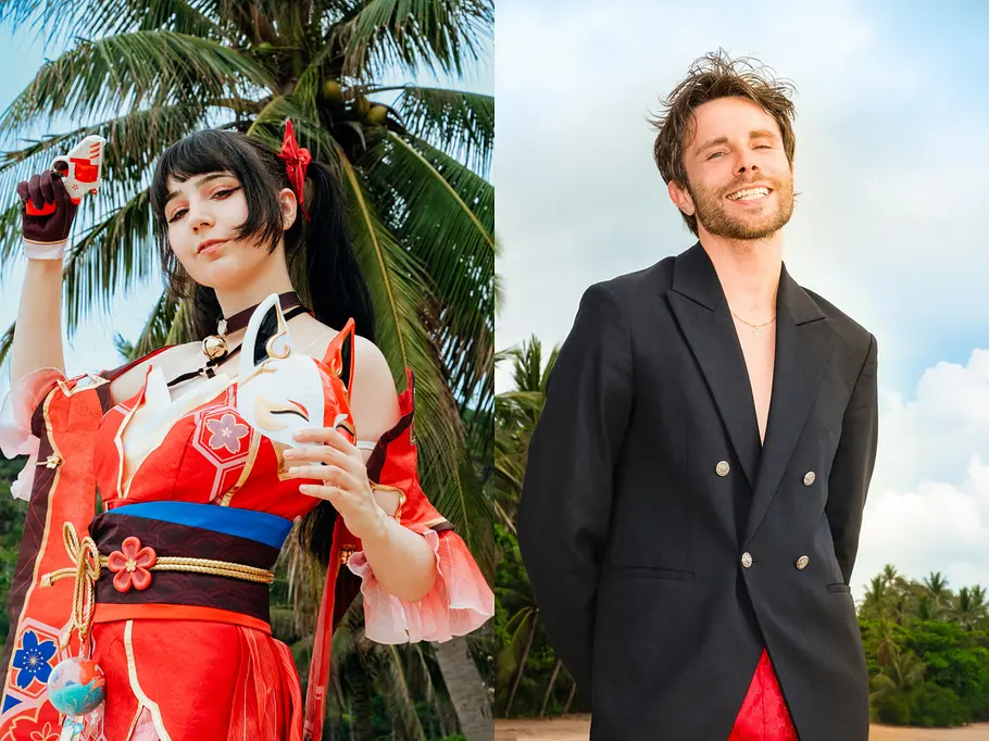 Cosplay-Nerdin Sasha & Gino Bormann Links posiert Sasha eine Person in auffälligem Cosplay-Kostüm vor Palmen, rechts steht Gino im dunklen Sakko am Strand und lächelt in die Kamera.