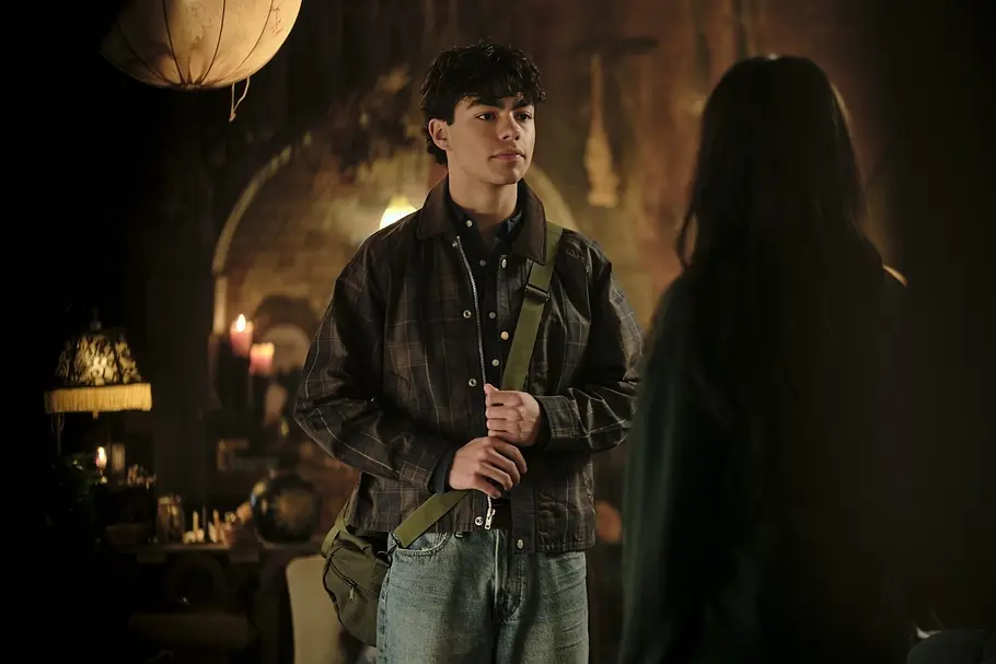 „Coven Academy“ Szenenbild zeigt Charaktere aus der neuen Disney-Serie „Coven Academy“.