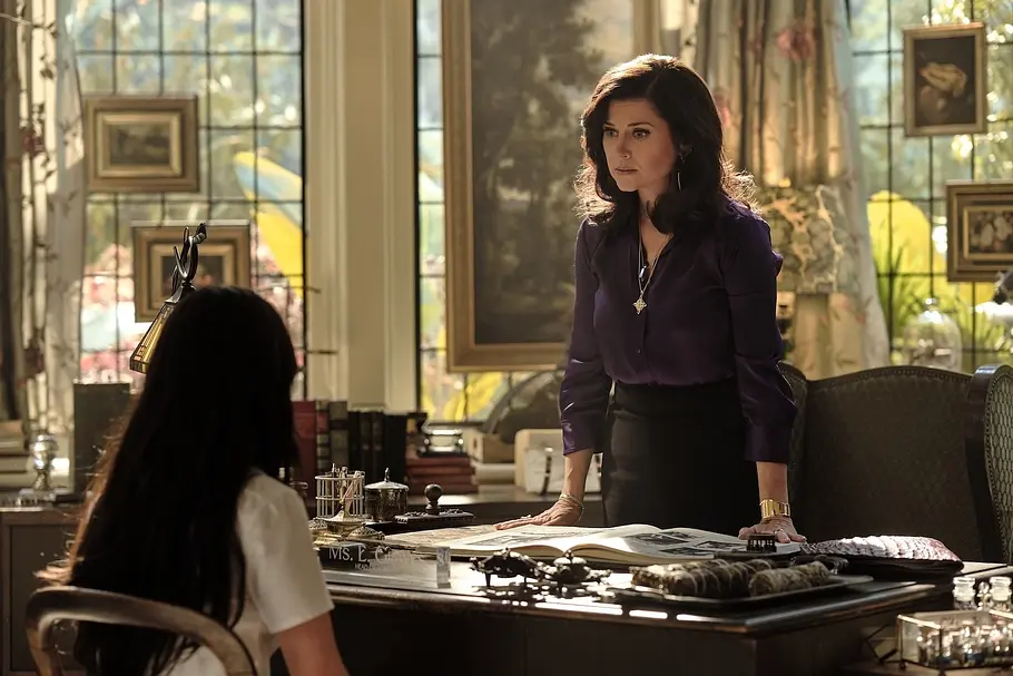 „Coven Academy“ Szenenbild zeigt Charaktere aus der neuen Disney-Serie „Coven Academy“.