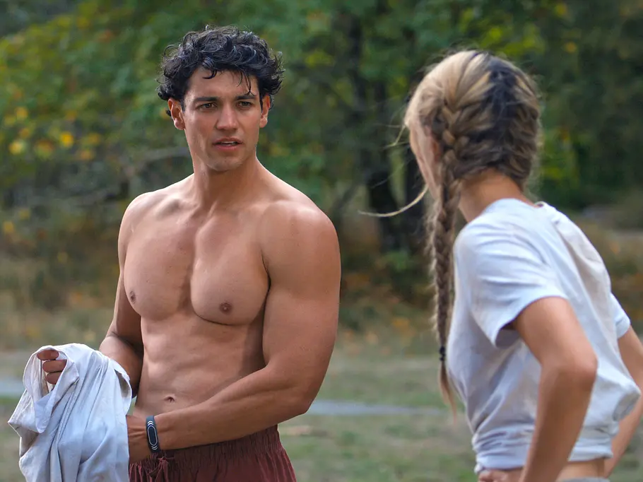 Crew Girl-Darsteller privat: Alter, Insta, Beziehungsstatus Szenenbild aus Crew Girl auf Netflix.