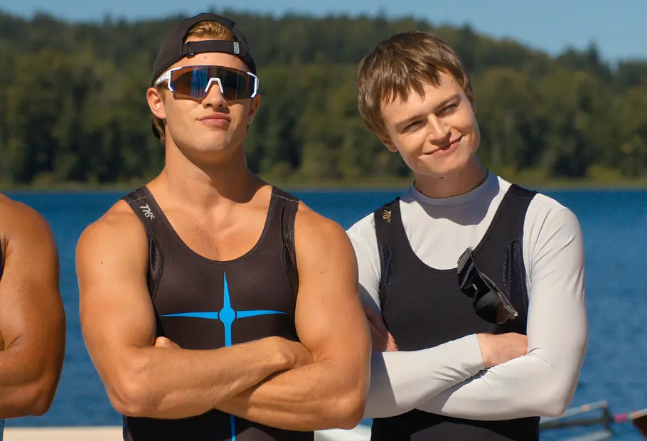 Crew Girl-Darsteller privat: Alter, Insta, Beziehungsstatus Szenenbild aus Crew Girl auf Netflix.