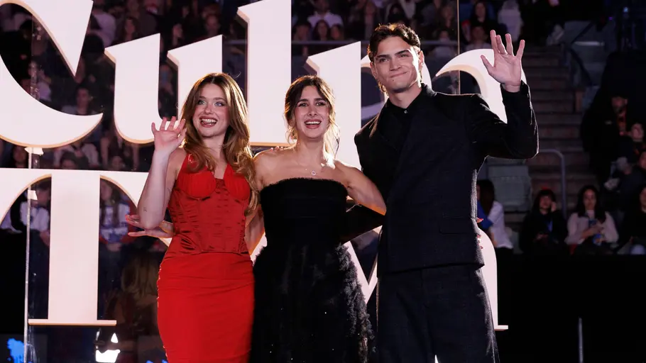 Nicole Wallace, Mercedes Ron und Gabriel Guevara bei der Premiere von Culpa Tuya in Madrid.